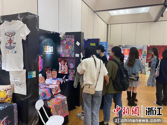 毕业设计展现场。 王题题供图